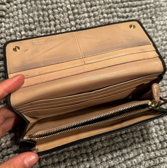 EUC! Gorgeous Prada Leather Wallet - Picture 13 of 15